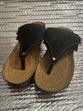 Black & Tan Women's Thong Sandals